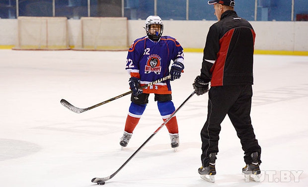 Девочке-хоккеистке из Жлобина запретили играть в хоккей